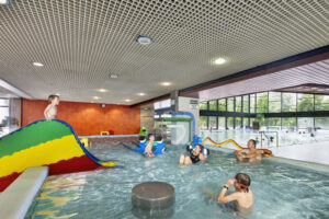 Badezentrum Sindelfingen Familie im Planschbecken