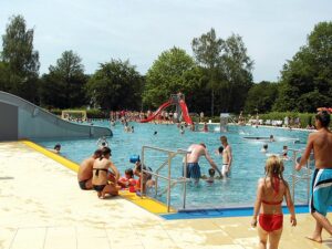 Freibad-Erlebnisbecken
